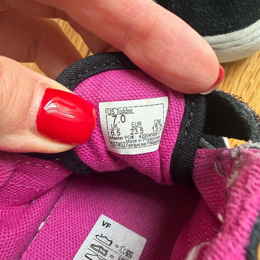 Vans - Picture 4 of 4